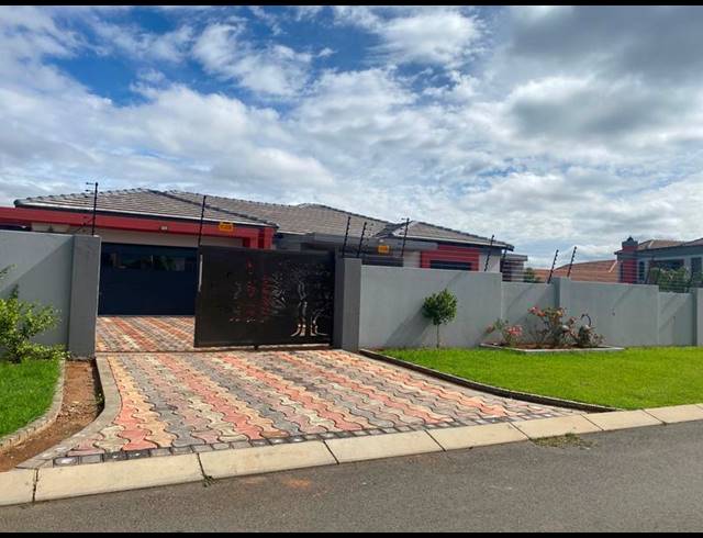 4 BEDROOM HOUSE FOR SALE IN AERORAND